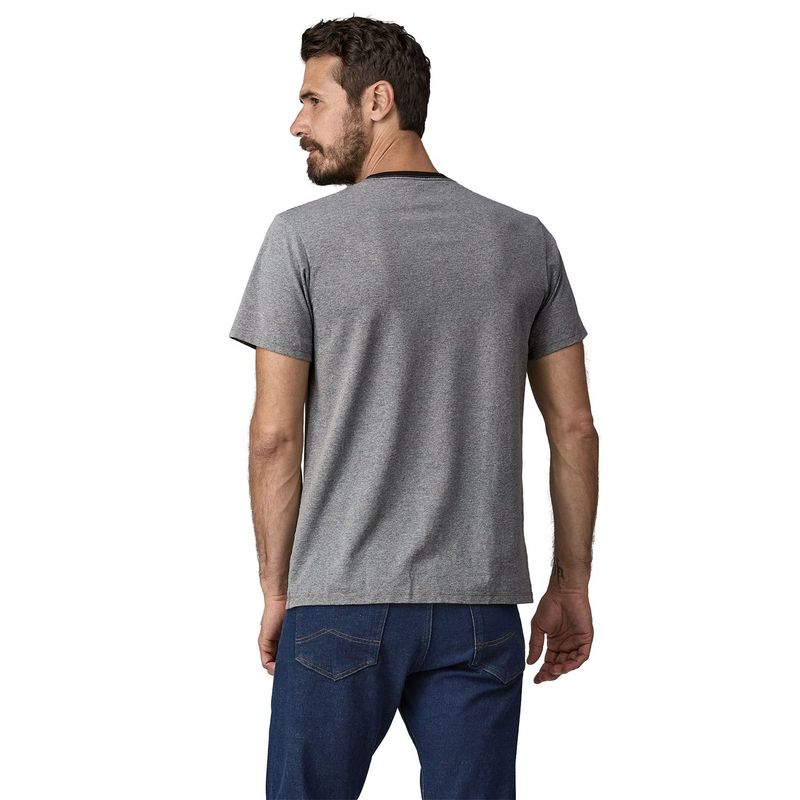 Polo-M-C-Outdoor-Unisex-Shop-Sticker-Pocket-Responsibili-Tee-Gris-Patagonia